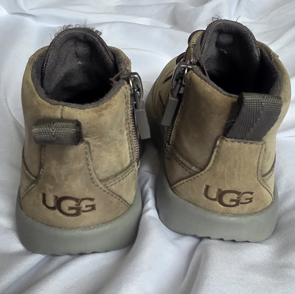 UGG Boys Khaki Suede Ankle Zip Chukka Lace-Up Boots Toddler Size 7
